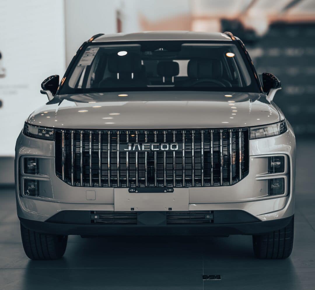 Vista frontal do SUV híbrido Jaecoo 7 Elite apresentado pela Carbel em Belo Horizonte, modelo aposta em tecnologia, autonomia elevada e proposta premium acessível