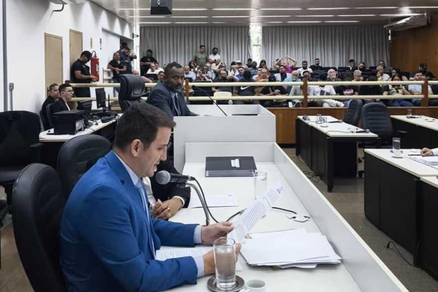 Câmara vota impeachment do prefeito de GV