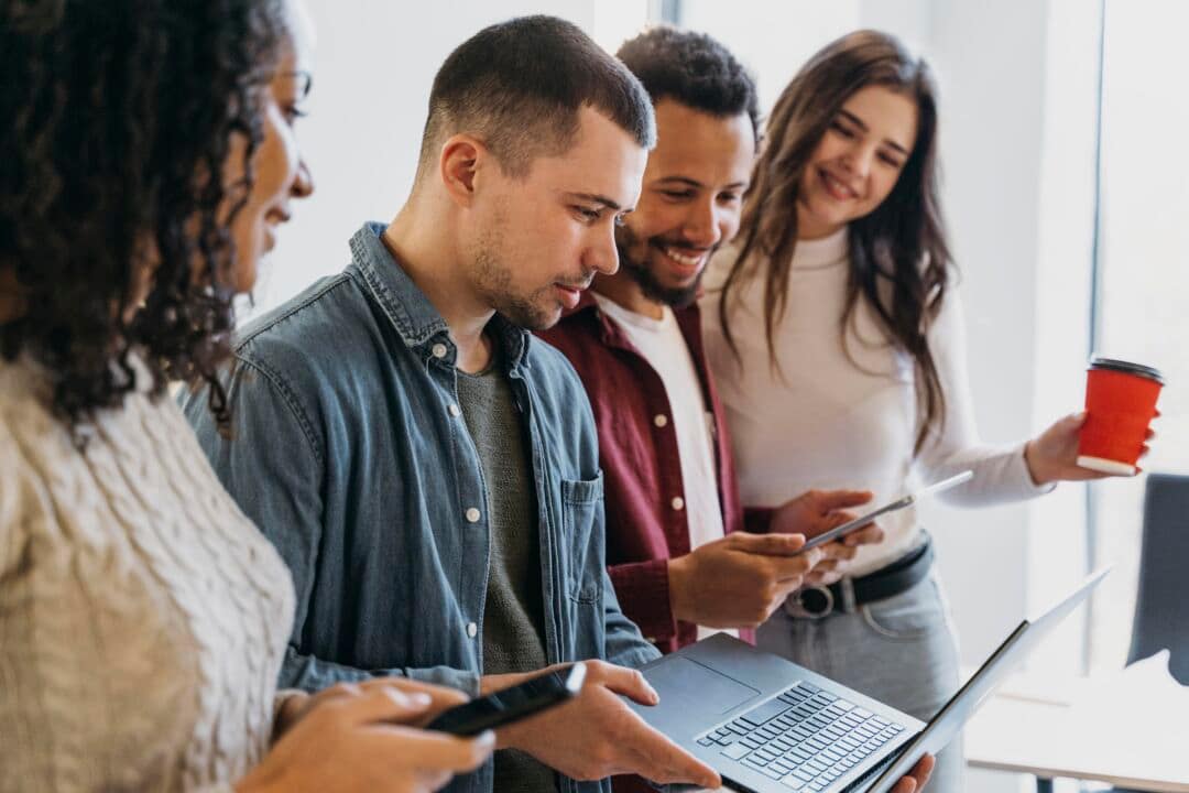 reunião pessoas trabalhando