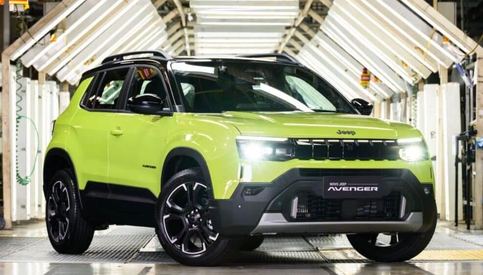 Jeep Avenger híbrido produzido na fábrica da Stellantis em Porto Real durante preparação para lançamento no mercado brasileiro