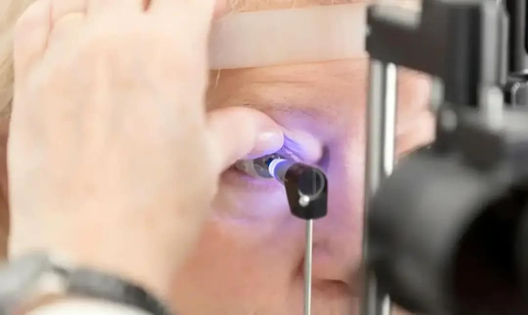 Paciente realiza exame oftalmológico para diagnóstico e acompanhamento da retinopatia diabética