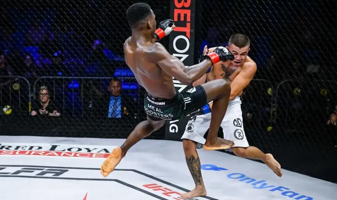 Atletas disputam luta de MMA durante evento do LFA, organização internacional que realiza edição inédita em Belo Horizonte, no Mineirinho