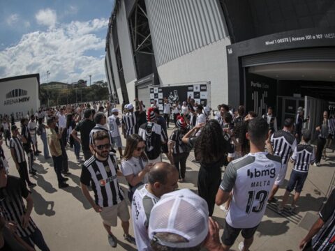 Entrada de torcedores na Arena MRV