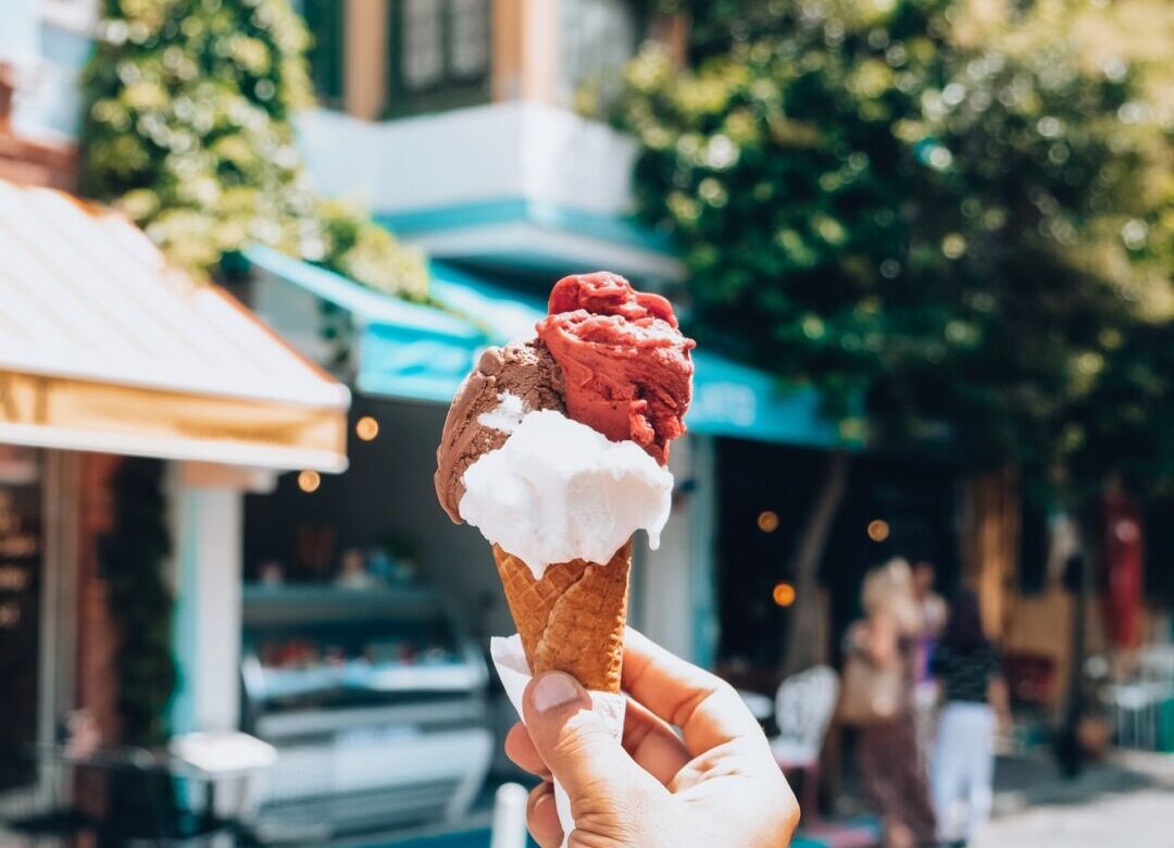 Pra sobremesa: Gelato italiano, um sorvete bem diferente do tradicional. (Foto: pexels/ugur tandogan/8618079)