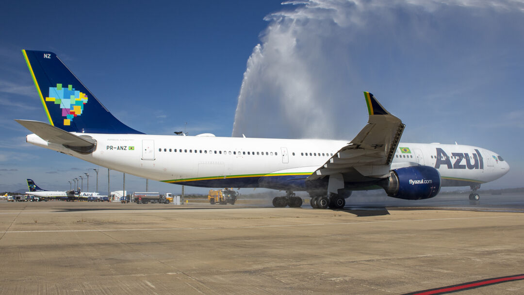 Azul expande rotas internacionais com voos diretos de Confins para Orlando