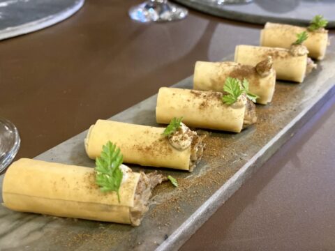 Cannoli de cogumelos trufados