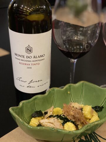 Notinha Monte do Álamo Reserva 2018 e costelinha mini milho e couve Notinha Monte do Álamo Reserva 2018 e costelinha mini milho e couve