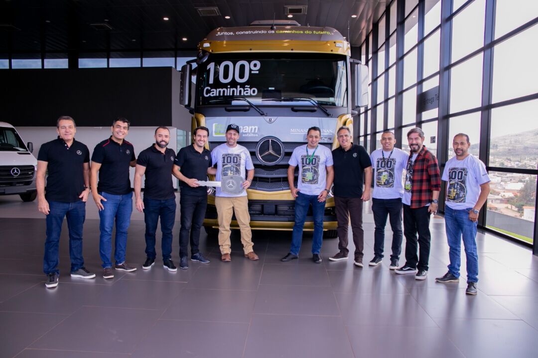 Caminhão 100 marca aniversário da Minasmáquinas