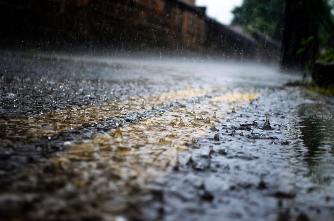 Defesa Civil alerta para possibilidade de chuva com raios em BH