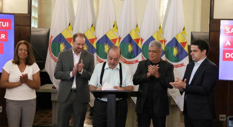 Prefeito de BH sanciona lei do piso salarial para profissionais de enfermagem