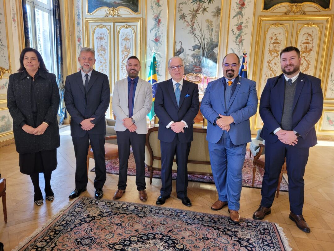 Na França, vice-governador se reúne com embaixador e discute potência da cultura mineira