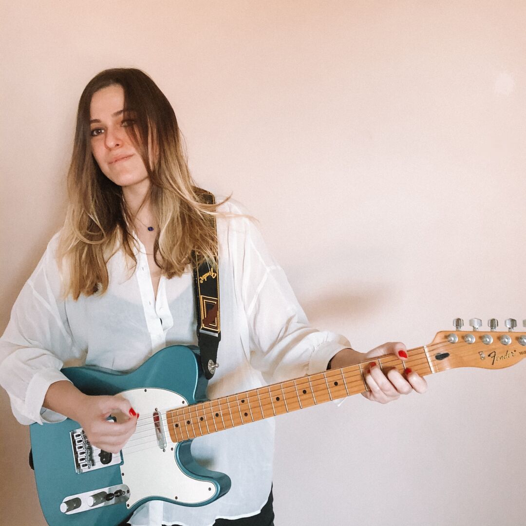 Girl Two Doors Down lança novo single
