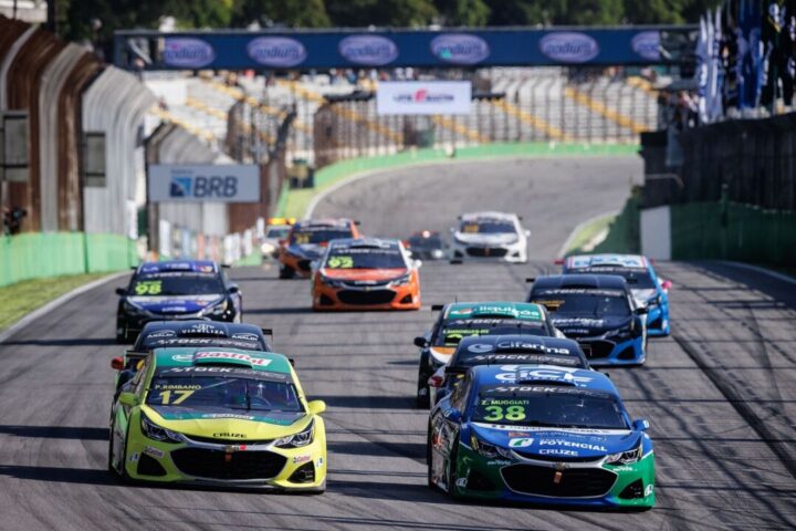 Corrida da Stock Car Series no entorno do Mineirão 