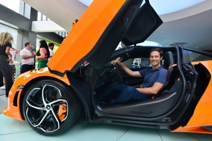 Bruno Senna no cockpit do McLaren 750S 