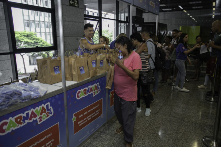 Capacitação de ambulantes para o Carnaval tem primeira turma Senac Palestra e Entrega Kits Ambulantes