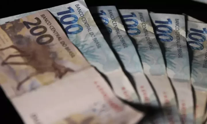 Transferência bancária por DOC termina nesta segunda-feira (15) Dinheiro Real