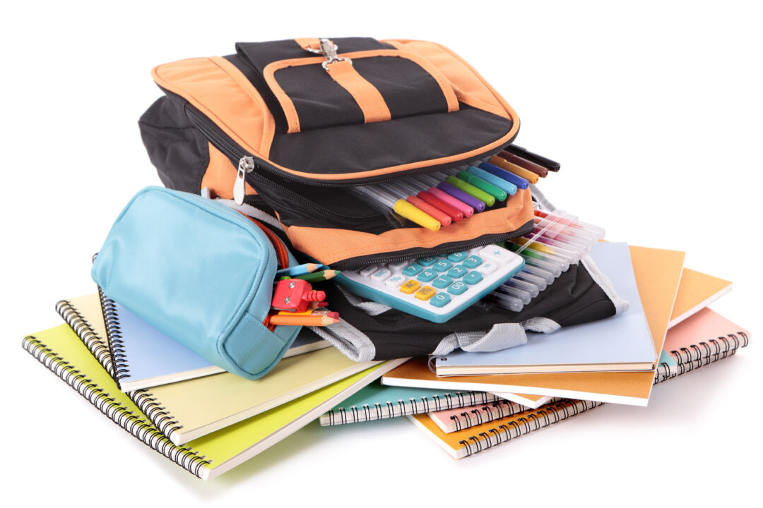 Volta às aulas: shopping de BH arrecada materiais escolares para doação