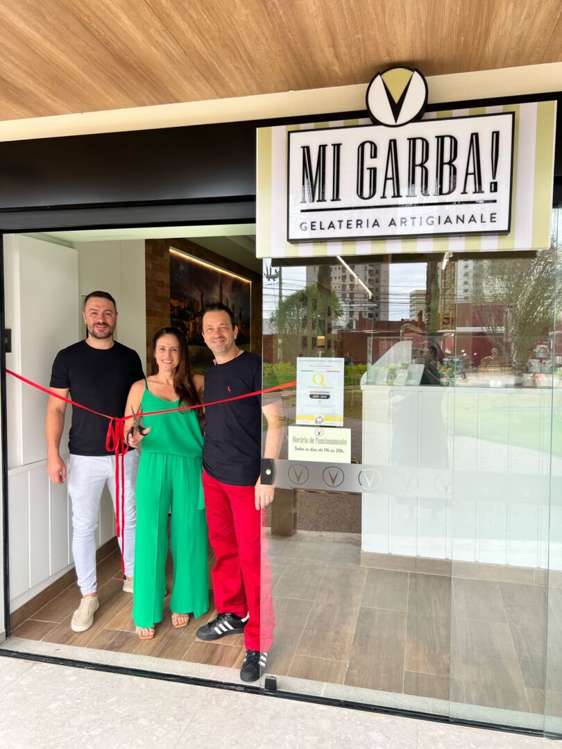 Sócios da Mi Garba! celebram inauguração de sétima loja