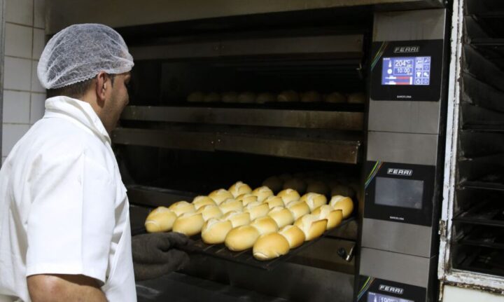 Foto padaria padeiro pão crédito financiamento micro empreendedor empresa pequeno negócio comércio venda crédito forno assar sal francês Rovena Rosa Agência Brasil