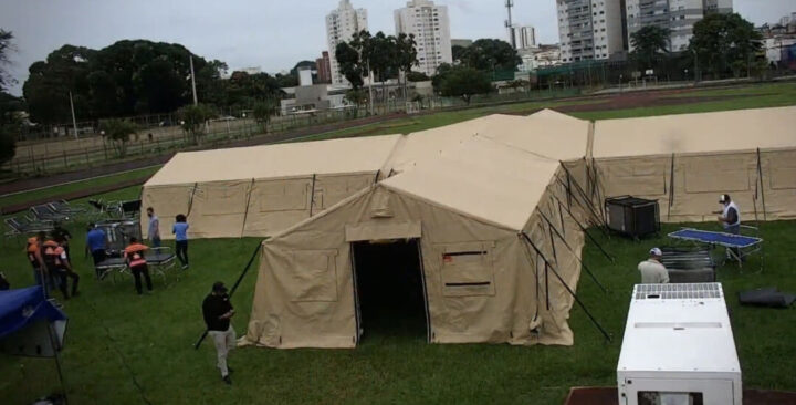 Defesa Civil monta atendimento a dengue em BH tenda para atendimento dengue cedec