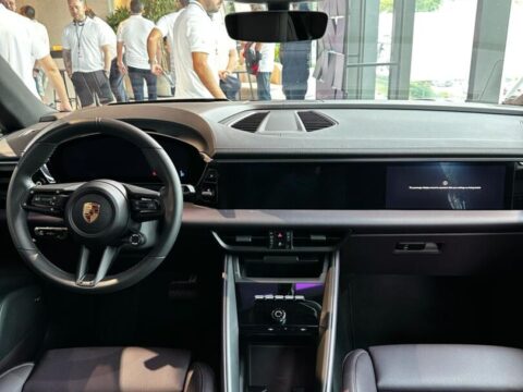 Interior luxuoso do Macan BEV