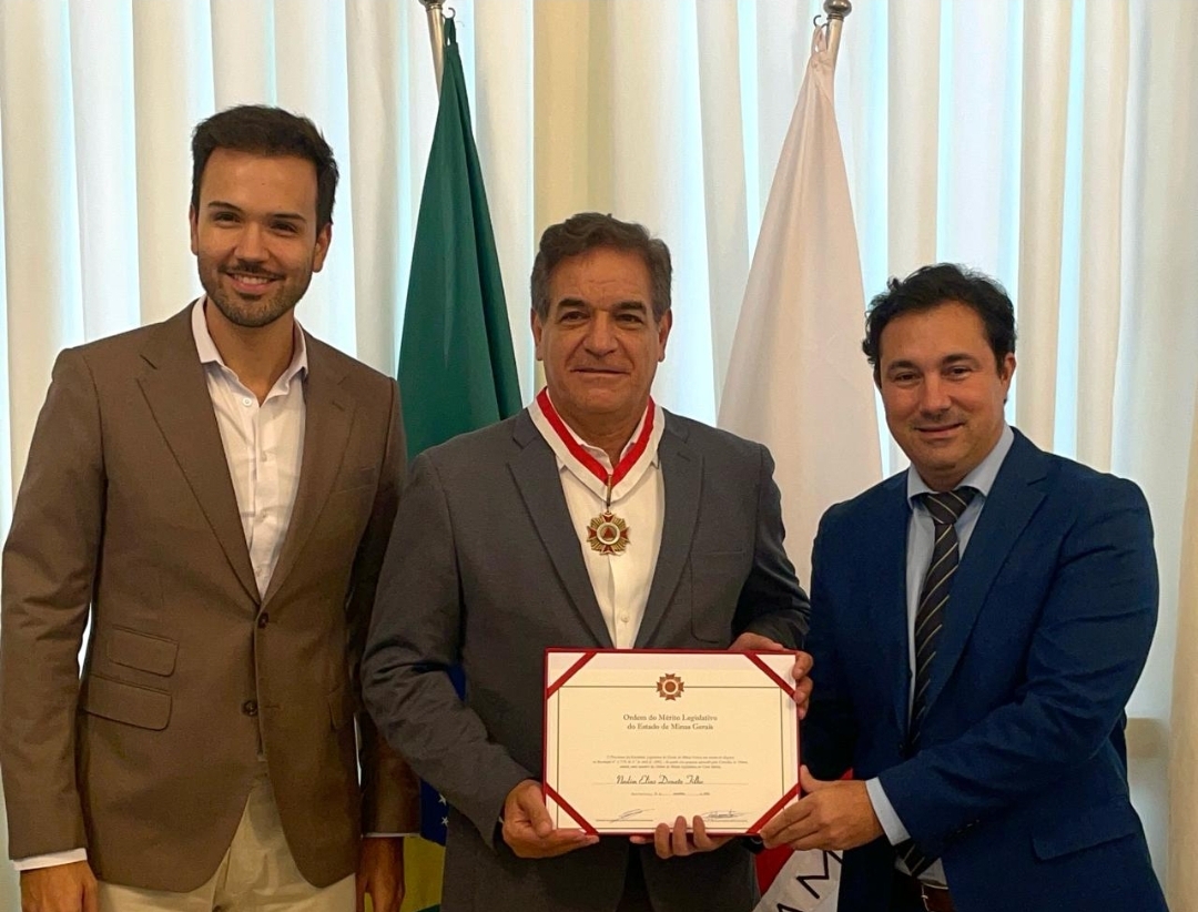 Nadim Donato recebe honraria no Salão Nobre da ALMG