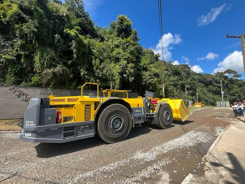 AngloGold Ashanti adota carregadeira 100% elétrica para trabalho em mina