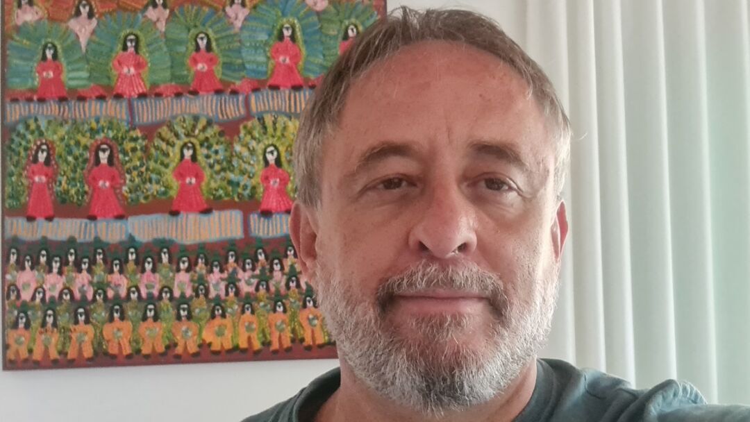 Em “Súbitos Voos” poeta mineiro se declara à natureza e ao cosmos
