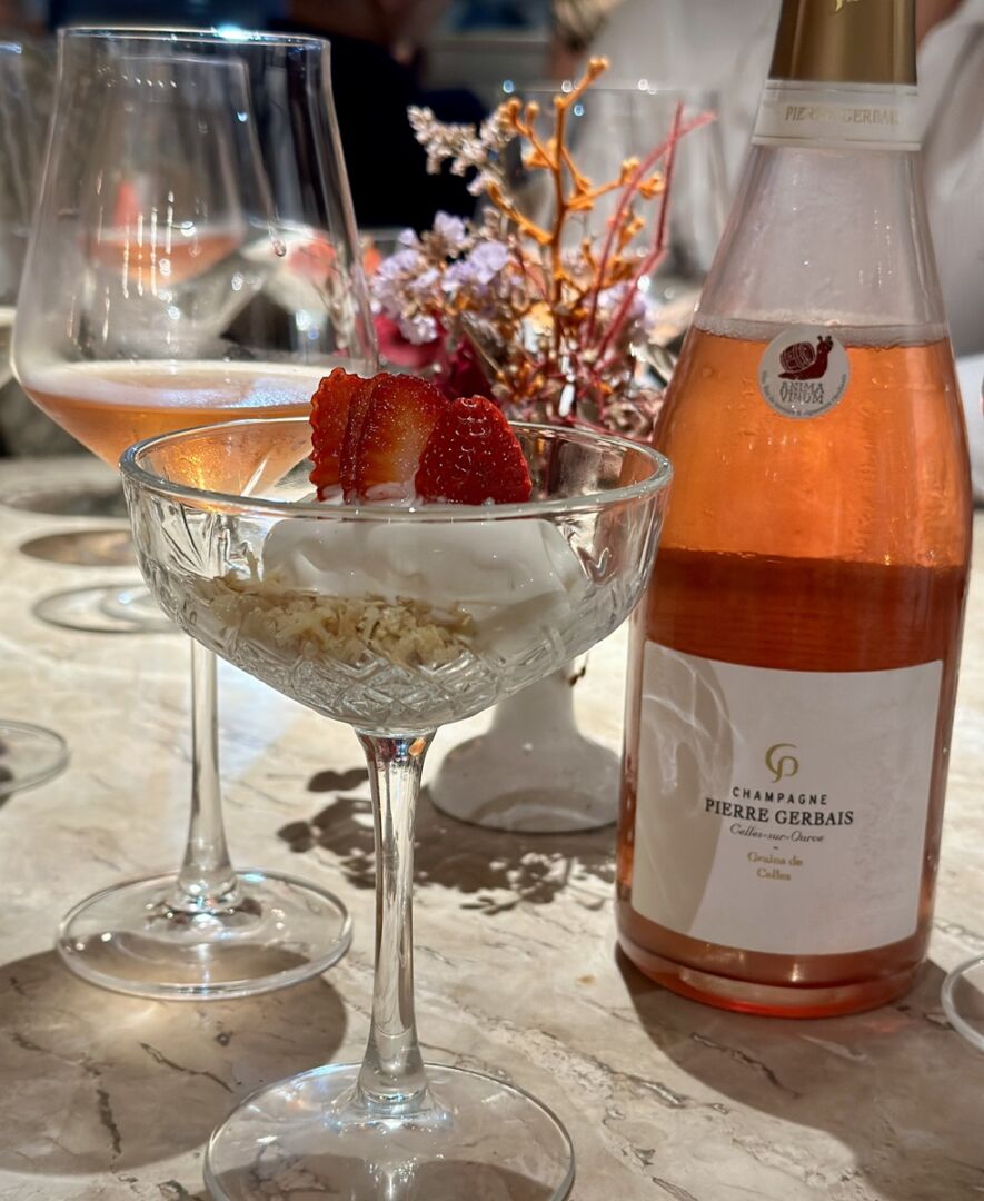 Champagne Pierre Gerbais e sorbet crumble de coco e morango