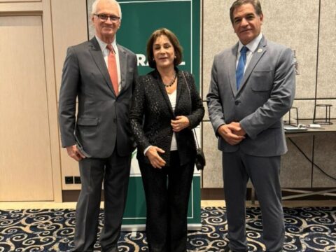 Nadim Donato ao lado da ex presidente do TST Maria Cristina Peduzzi em Genebra