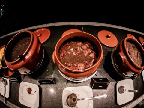 Espetacular feijoada já tradição no almoço com a imprensa