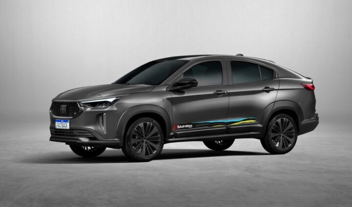Fiat Fastback Lollapalooza Brasil Fiat Fastback Lollapalooza Brasil vem com detalhes exclusivos, como as faixas laterais coloridas alusivas ao evento