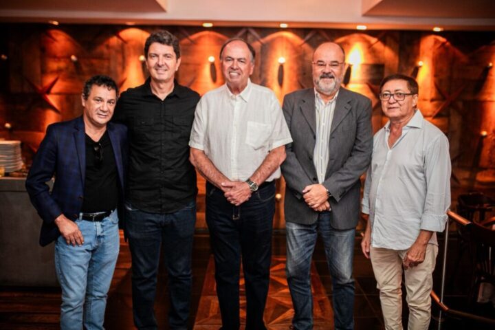 Helvécio Flores Humberto Filho Antonio Eustáquio da Rocha Soares Eduardo Mineiro e Waldez Maranhão Feijoada no clube: Helvécio Flores Humberto Filho Antonio Eustáquio da Rocha Soares Eduardo Mineiro e Waldez Maranhão
