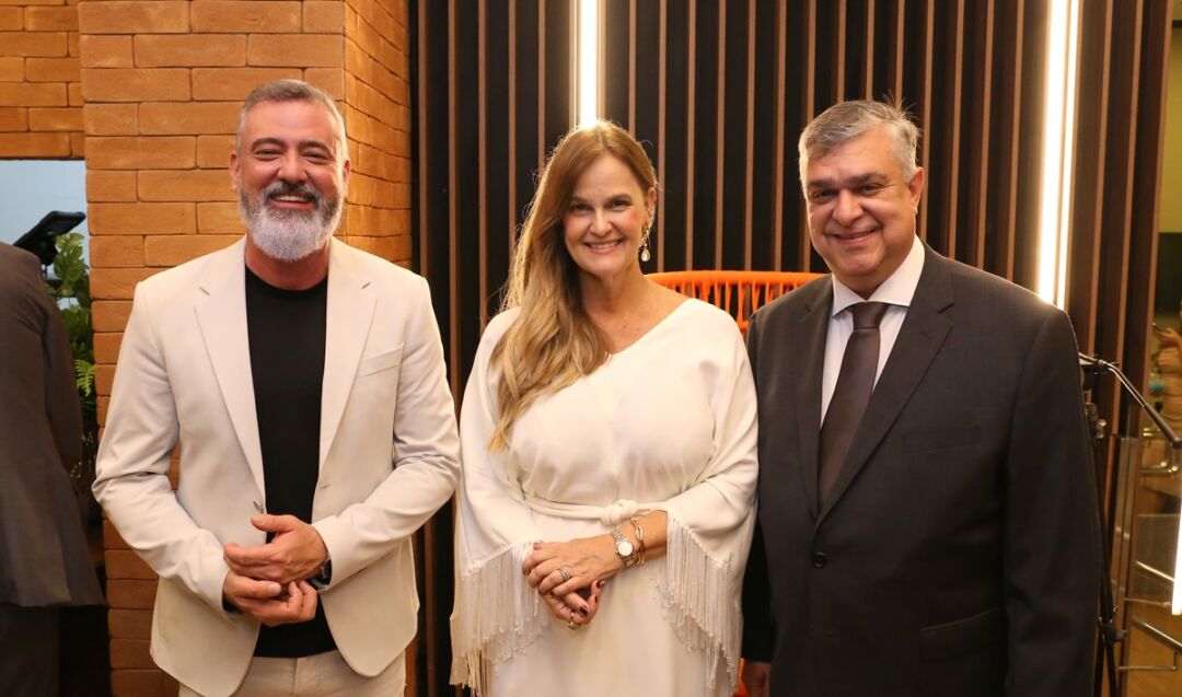 Leônidas Oliveira Flávia Badaró e Rodrigo Cançado na posse da nova diretoria da Associação Brasileira da Indústria de Hotéis, regional Minas