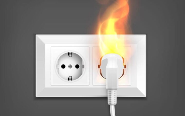 ilustracao realistica da tomada de energia em chamas 1284 56464 Cabos piratas: Tomada de energia em chamas é um perigo