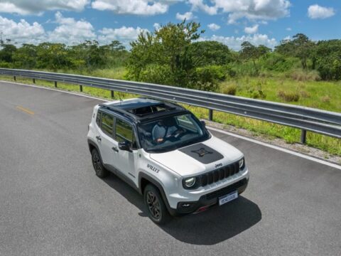 Aventura é com a edição limitada Jeep Renegade 10 anos
