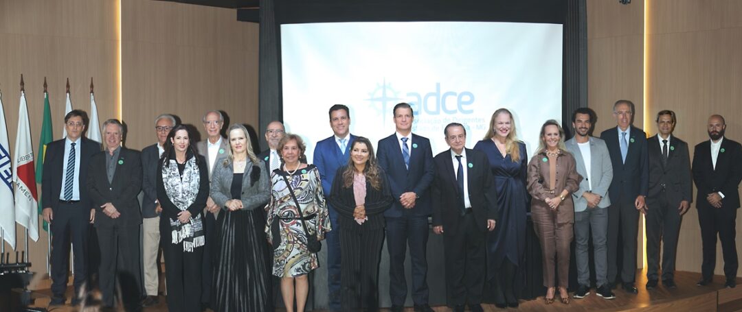 destaqueIMG 1237 panorâmica grupo diretores ADCE 25 AI Posse da nova diretoria da Associação de Dirigentes Cristãos de Empresas de Minas Gerais