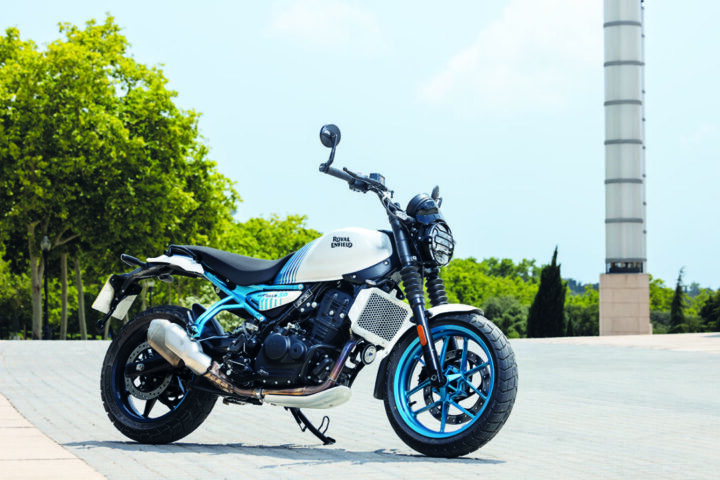 Royal Enfield Guerrilla 450 Brava Blue(7)