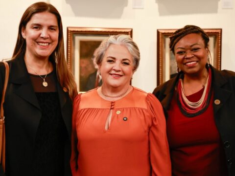Dirigente da Caixa de Assistência da Advocacia Ângela Botelho com a vereadora Michelly Siqueira