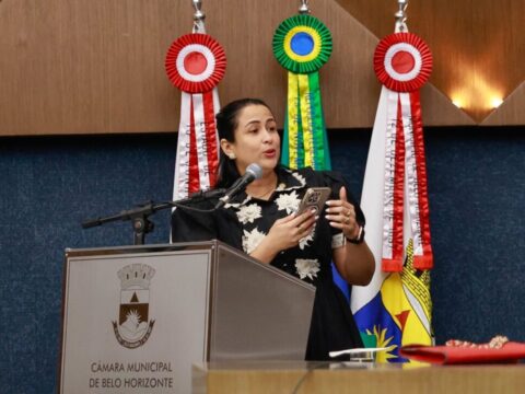 Dirigente da Caixa de Assistência da Advocacia Ângela Botelho com a vereadora Michelly Siqueira