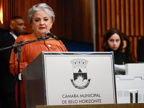 Dirigente da Caixa de Assistência da Advocacia Ângela Botelho com a vereadora Michelly Siqueira