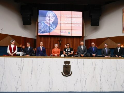 Dirigente da Caixa de Assistência da Advocacia Ângela Botelho com a vereadora Michelly Siqueira