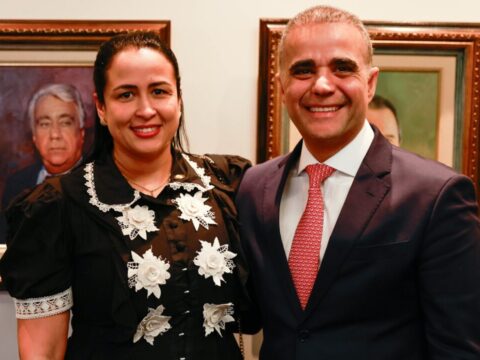 Dirigente da Caixa de Assistência da Advocacia Ângela Botelho com a vereadora Michelly Siqueira