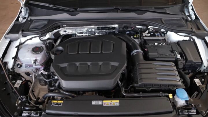 Motor igual para ambos Fabricante Volkswagen anuncia mudanças no Golf e Jetta GTi
