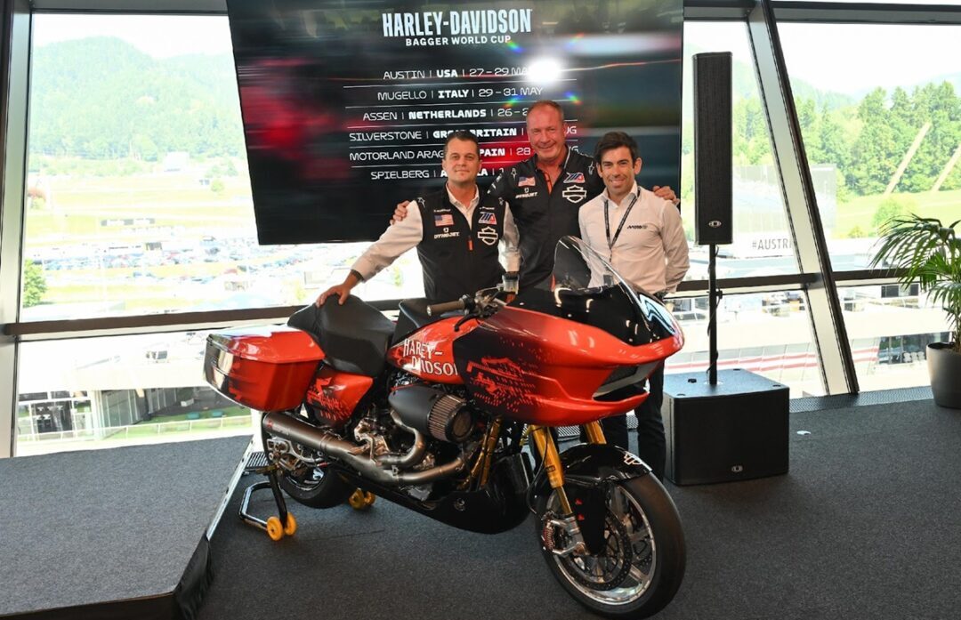 Dirigentes da Harley e da MotoGP durante o anúncio da competição para 2026 no Red Bull Ring na Áustria