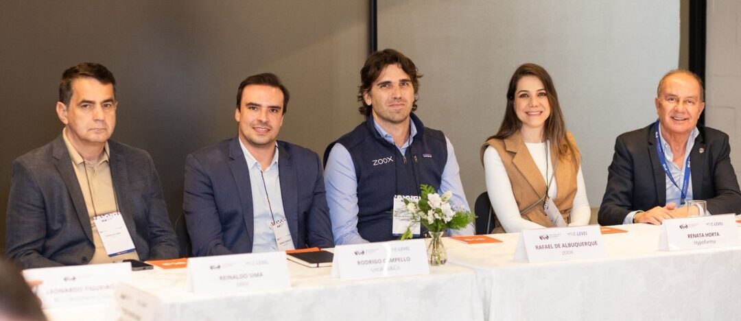 Palestrantes do painel do encontro do WTC Business