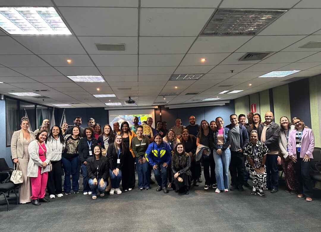 Grupo do Senac Minas reunidos em auditório durante encontro com os estudantes