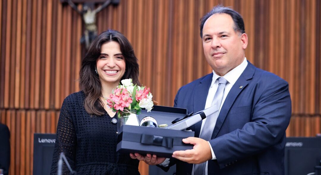 DESTAQUE Marcela Trópia e Carlos Henrique Martins Teixeira