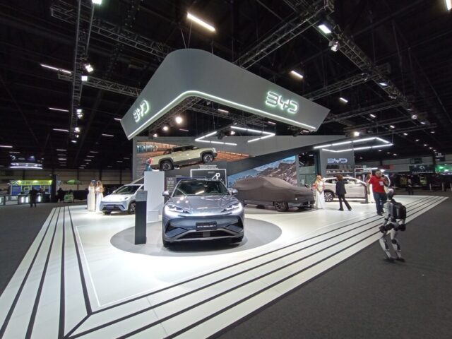 O embate chinês pela atenção dos visitantes no Salão do Automóvel