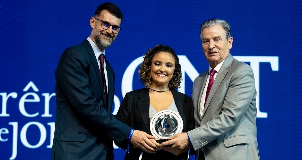 Fetram é destaque em premiação da CNT por avanços na mobilidade em Minas Representantes da Fetram recebem reconhecimento em evento nacional da CNT pelo avanço do transporte público e da mobilidade sustentável em Minas Gerais